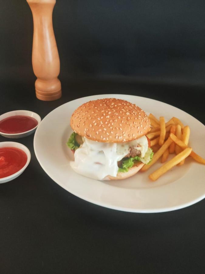 Bess Mansion Hotel Surabaya Wonotjolo المظهر الخارجي الصورة
