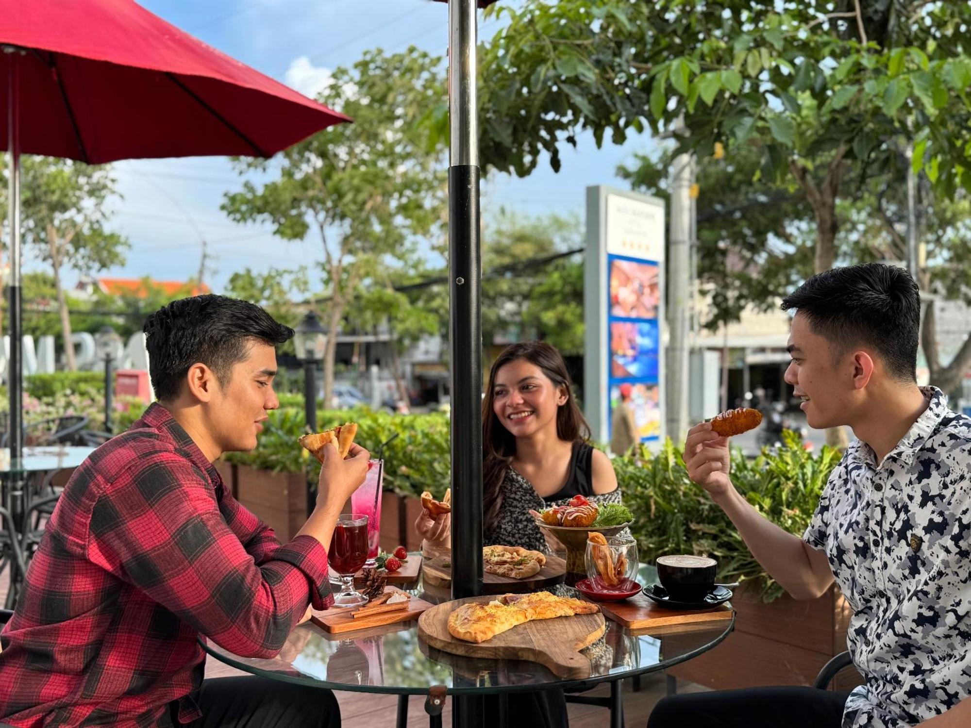 Bess Mansion Hotel Surabaya Wonotjolo المظهر الخارجي الصورة